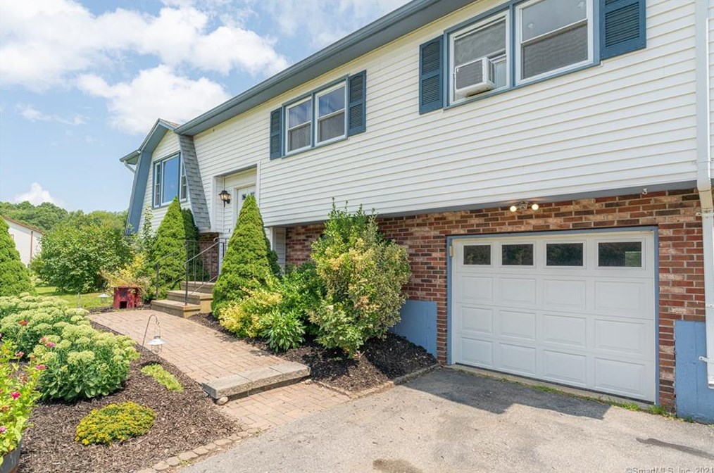 49 Deer Ridge Rd, Stonington, CT 06378