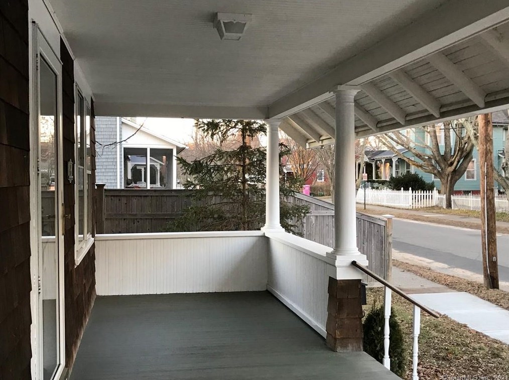 18 Graves Ave, Guilford CT  06437-2625 exterior