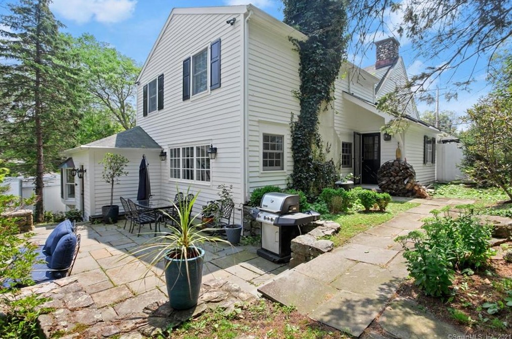 951 Lake Ave, Greenwich, CT 06831