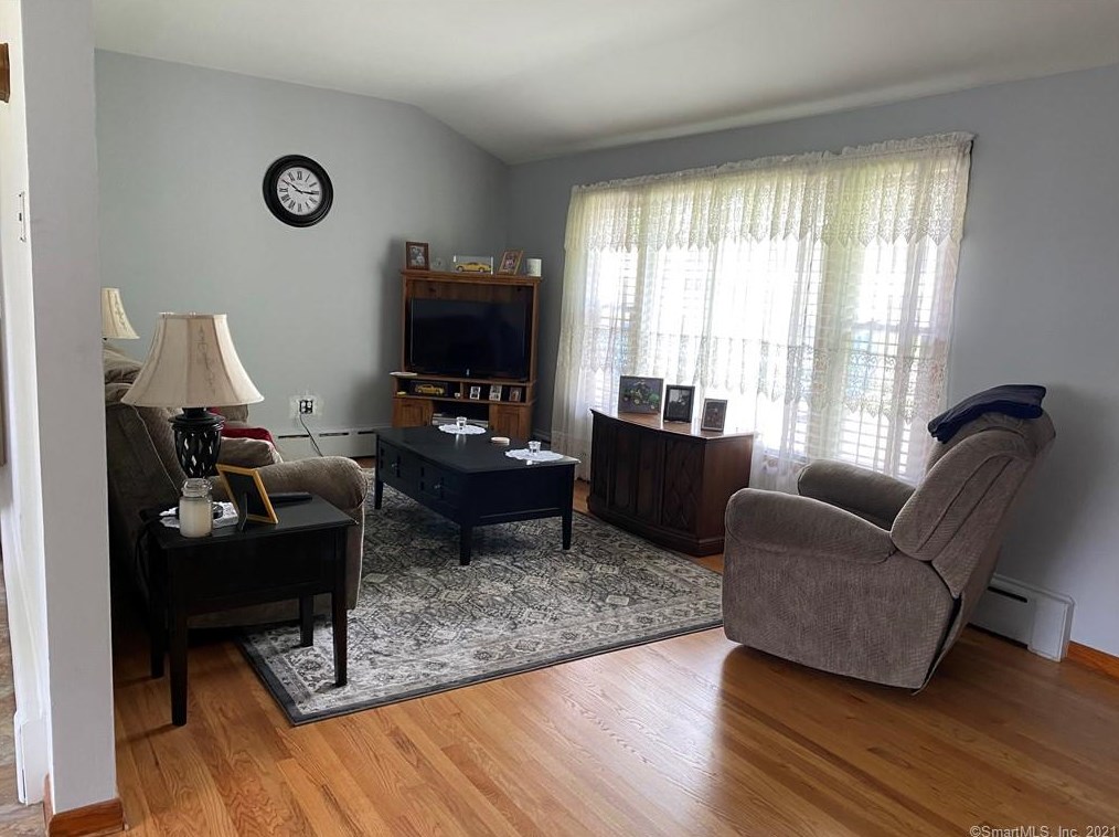 36 Chicory Dr, Waterbury, CT 06716