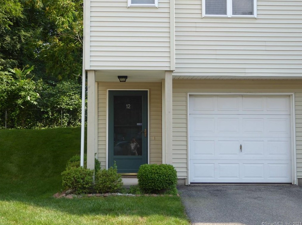 12 Walnut St #12, Cheshire, CT 06410