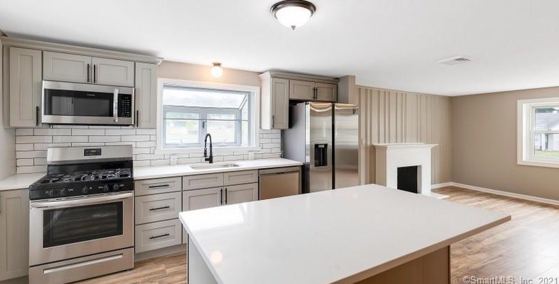200 Britannia St, Meriden CT  06450-2230 exterior