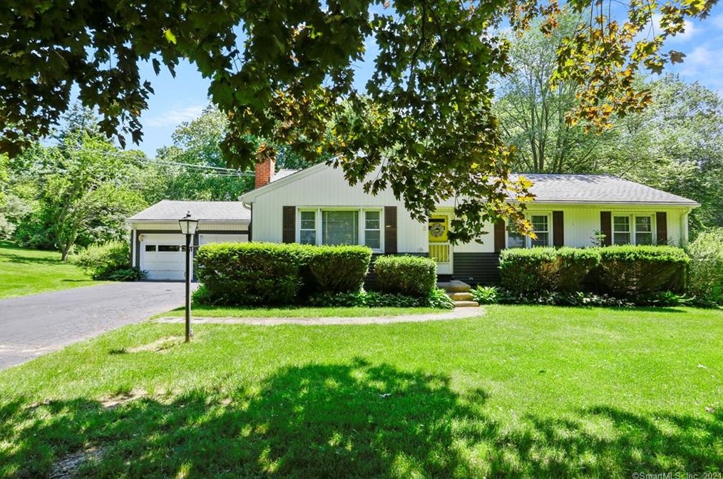 185 Walnut Tree Hill Rd, Huntington, CT 06484