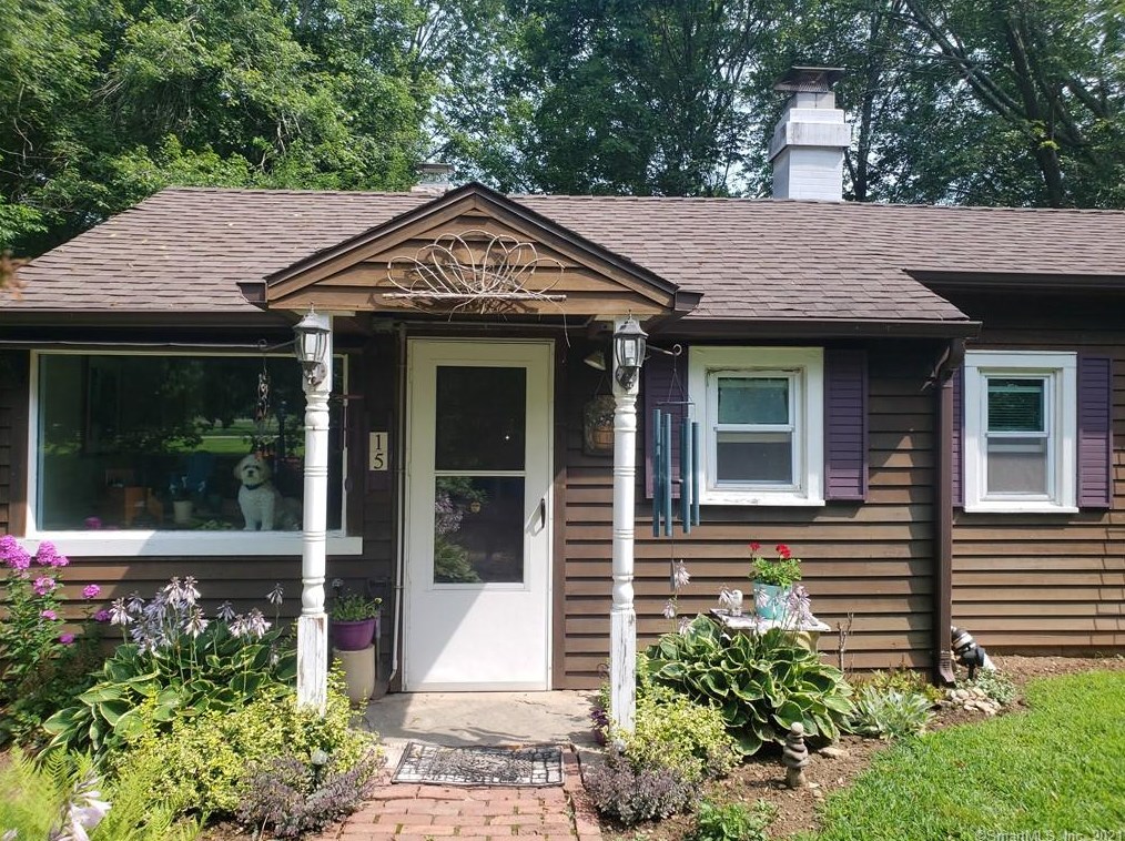 15 Blonder Park Rd, Gales Ferry, CT 06339