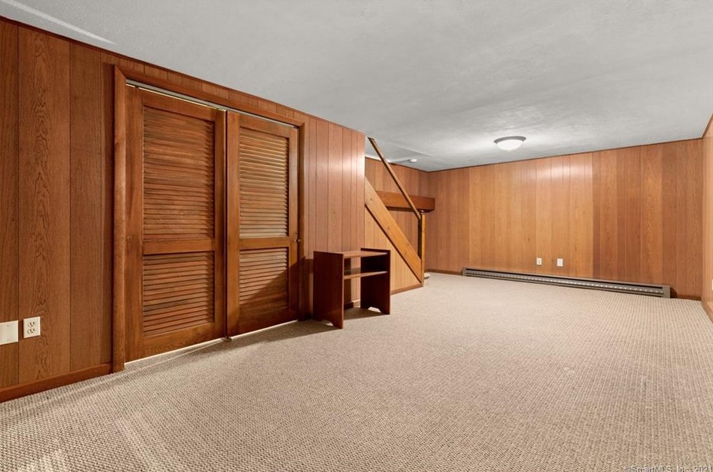 10 Massaco St, Simsbury CT  06070-2103 exterior