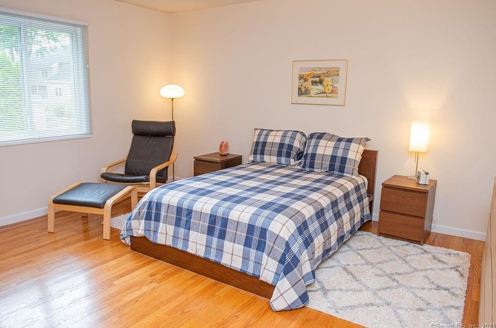 25 Quarry Dock Rd, Branford CT  06405-4655 exterior