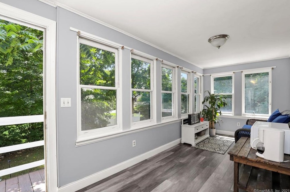 54 Monroe St, Huntington CT  06484-6032 exterior