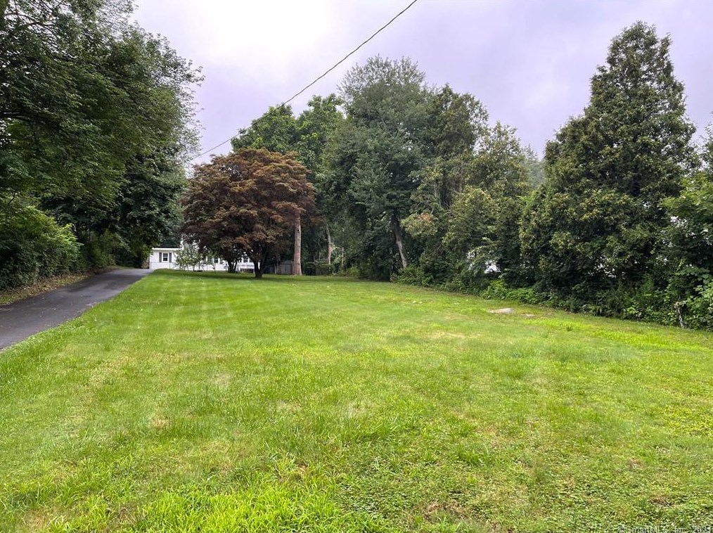 21 N Main St, East Hampton, CT 06424
