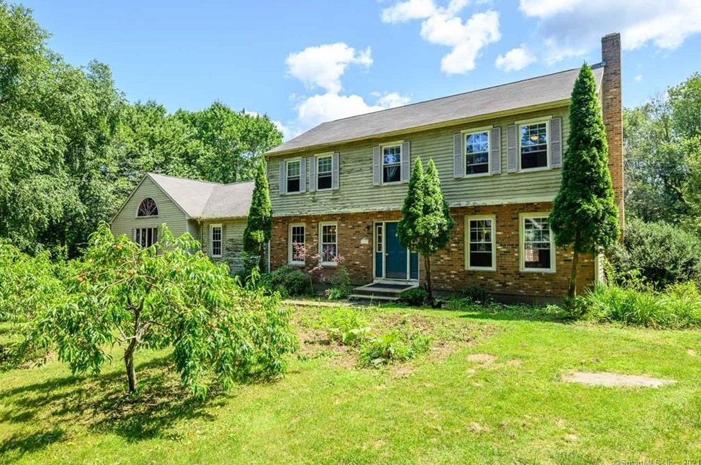 757 Wrights Crossing Rd, Pomfret Center, CT 06259