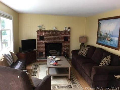 72 Hillcrest Rd, Niantic, CT 06357