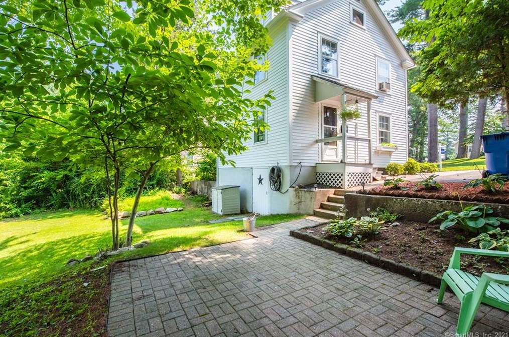 7 Woods Ln, Simsbury CT  06070-2475 exterior