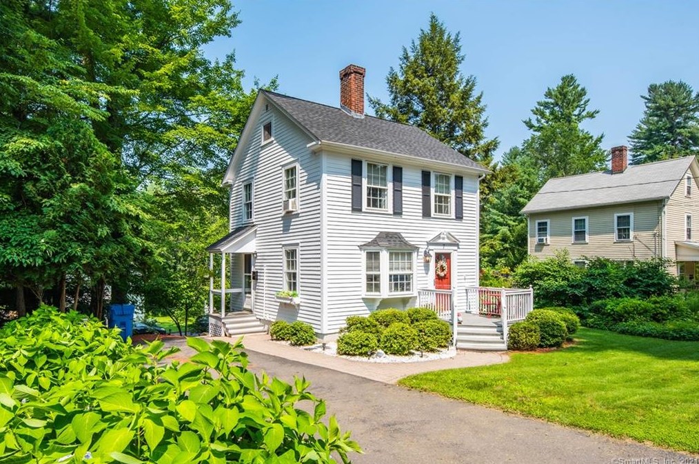 7 Woods Ln, Simsbury CT  06070-2475 exterior