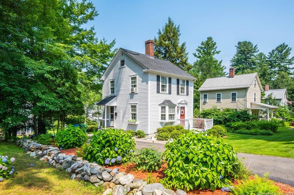 7 Woods Ln, Simsbury CT  06070-2475 exterior