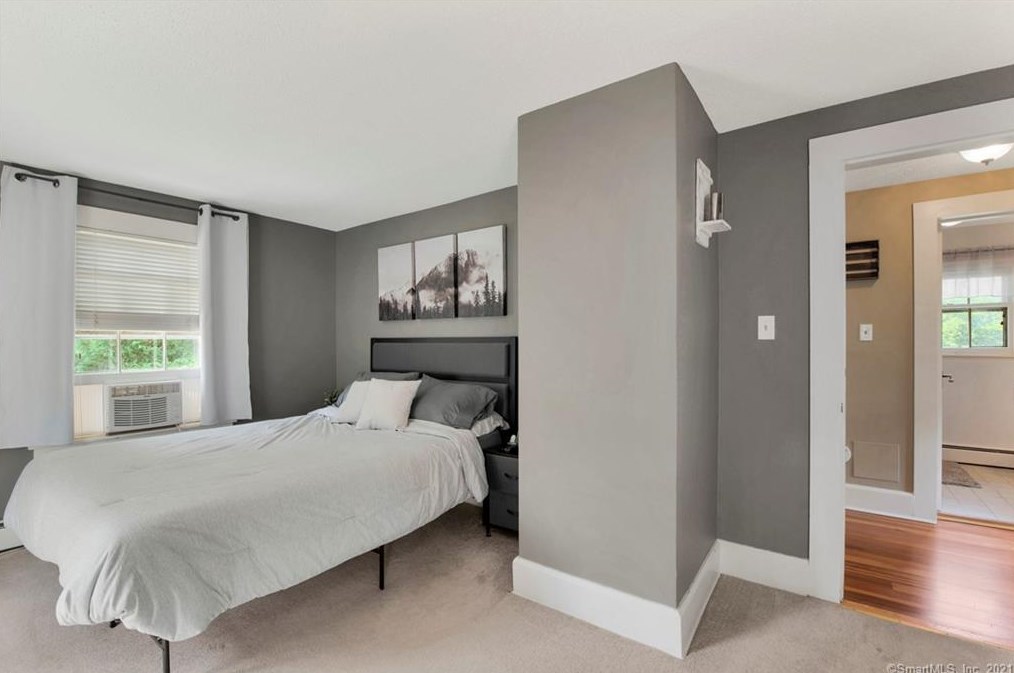 7 Woods Ln, Simsbury CT  06070-2475 exterior