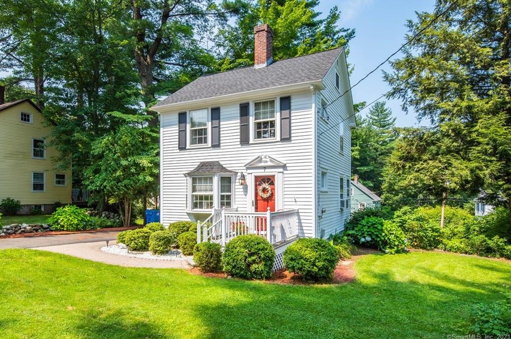 7 Woods Ln, Simsbury CT  06070-2475 exterior
