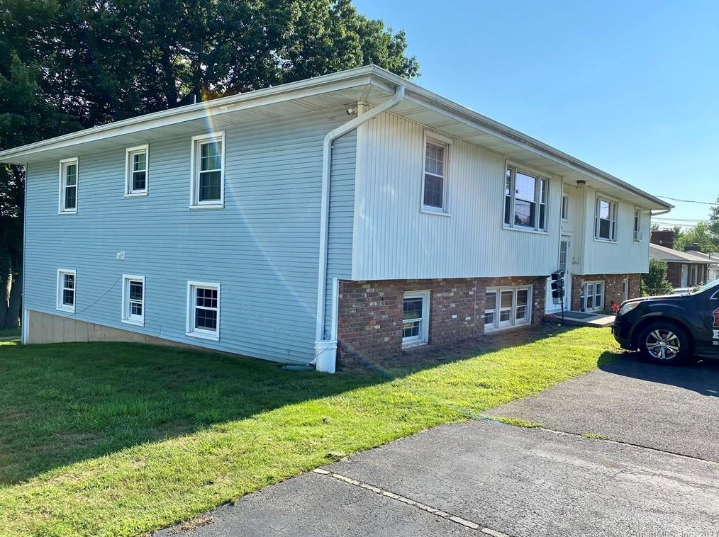 72 Wedgewood Dr #1, Waterbury, CT 06705