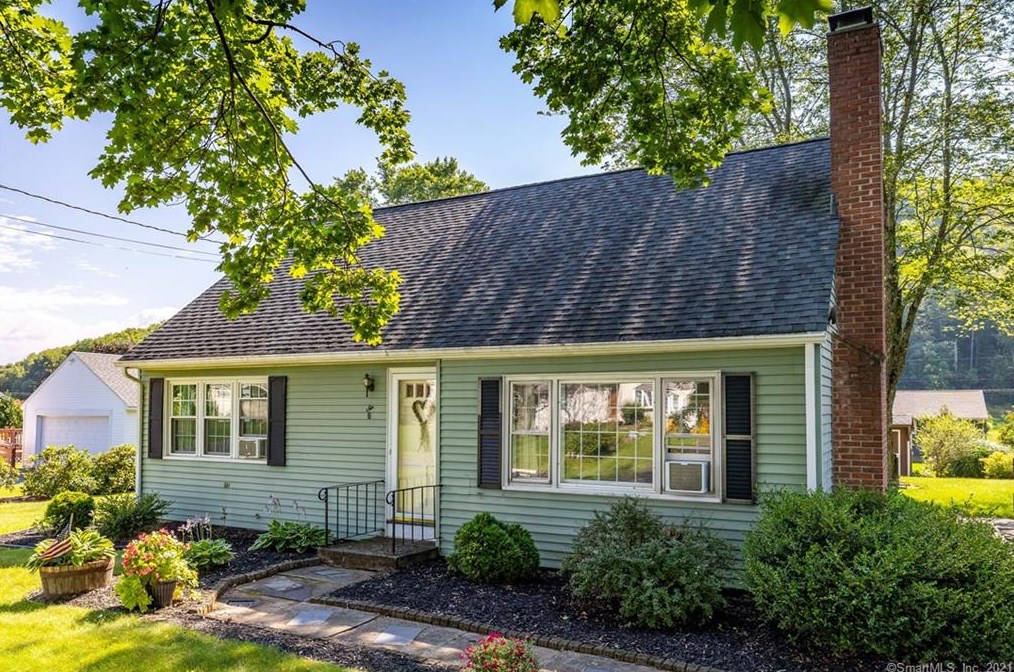 6 Fairchild Rd, Simsbury, CT 06081-9664