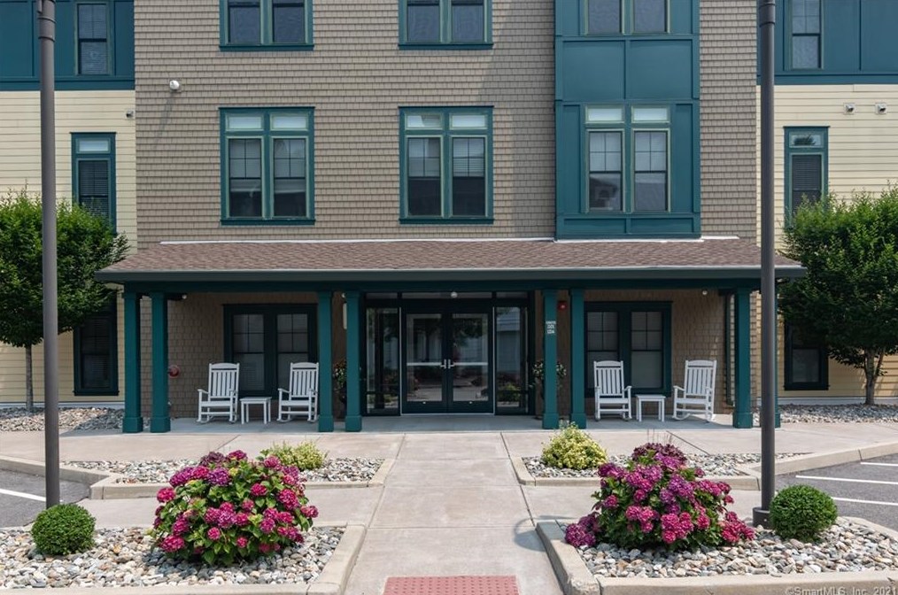 38 Hope St #1304, Niantic, CT 06357