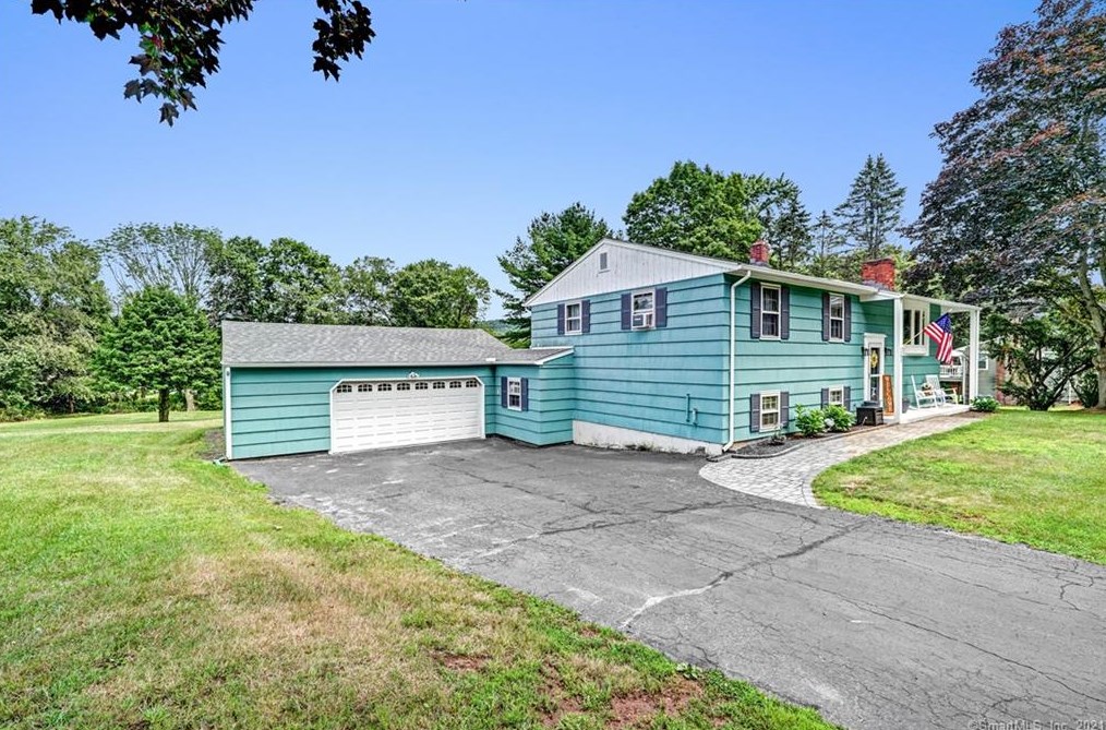 103 Village St, Northford, CT 06472