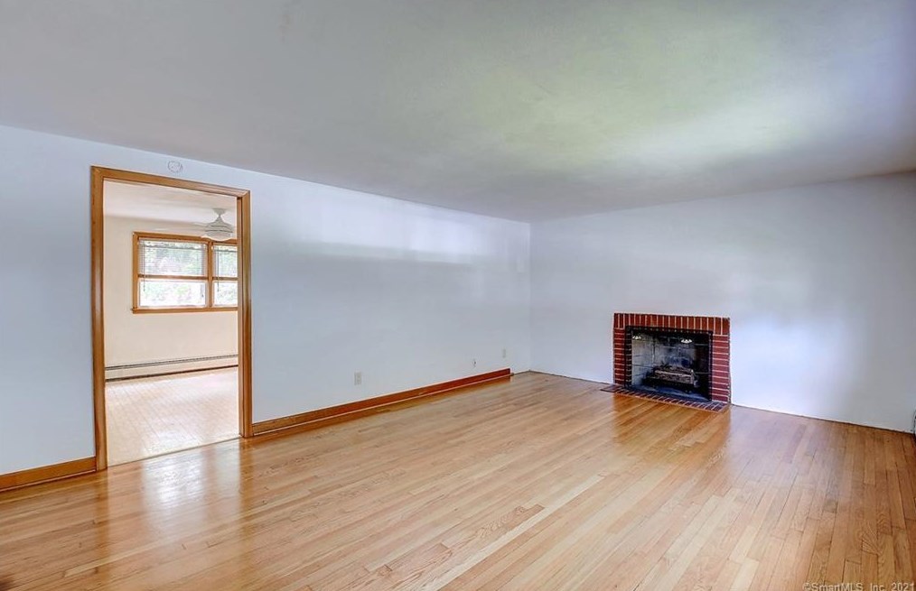 42 Northbrick Ln, Hartford, CT 06109-1218