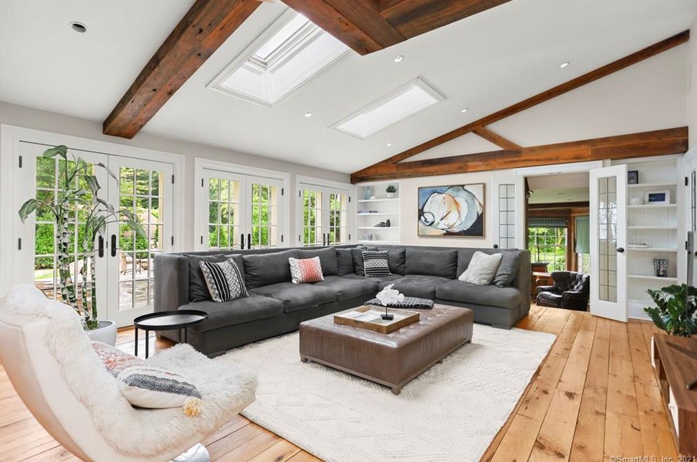 175 Cat Rock Rd, Cos Cob CT  06807-1202 exterior