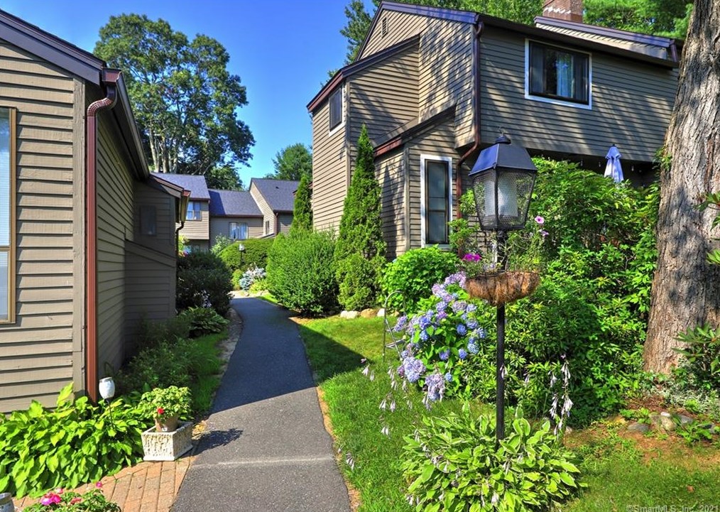 5 Alder Ct #5, Woodbury, CT 06798
