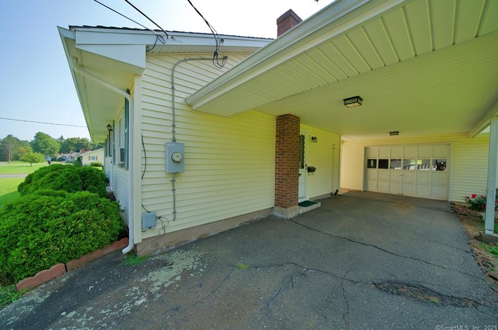 359 Benedict Dr, Wapping, CT 06074