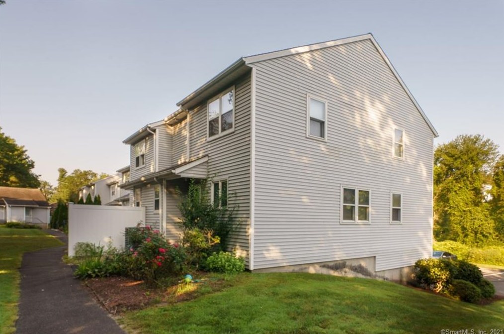 100 Northampton Ln #17, Plainville, CT 06062