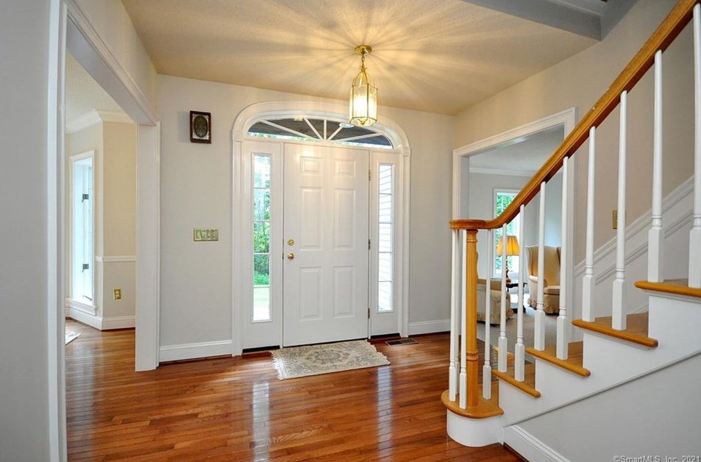 48 Andrew Dr, Collinsville CT  06019-5000 exterior