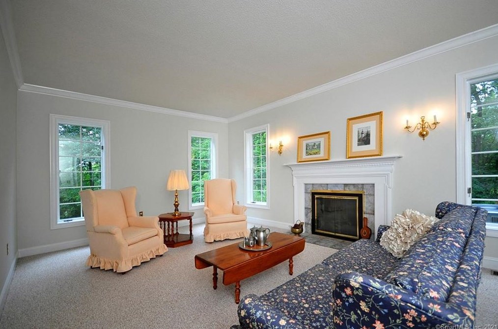 48 Andrew Dr, Collinsville CT  06019-5000 exterior