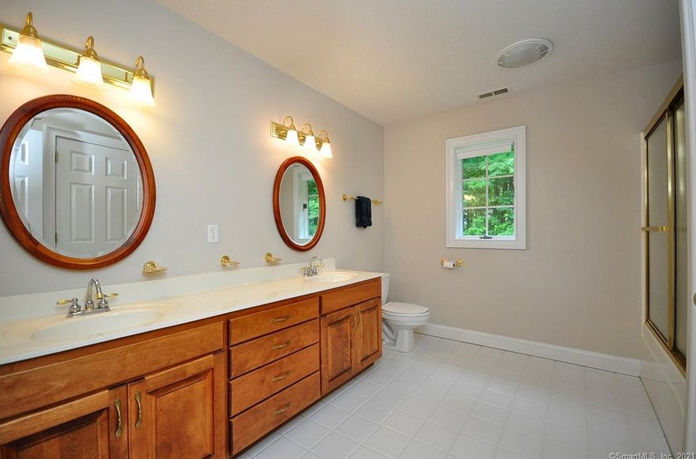 48 Andrew Dr, Collinsville CT  06019-5000 exterior