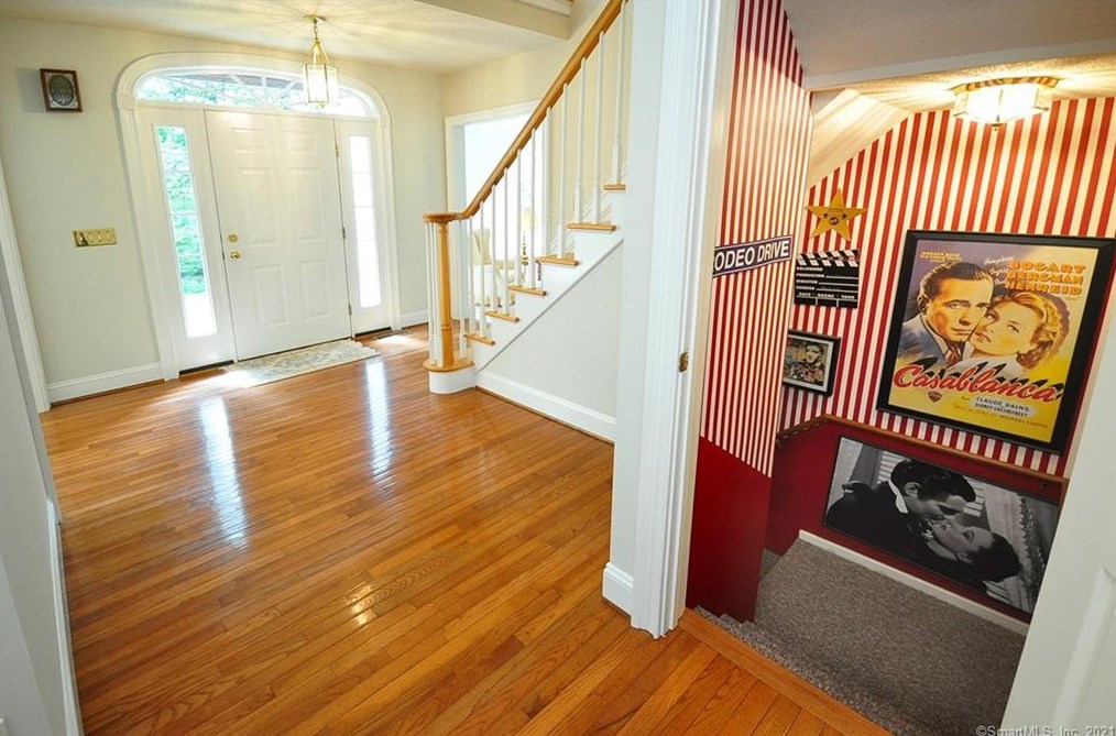 48 Andrew Dr, Collinsville CT  06019-5000 exterior