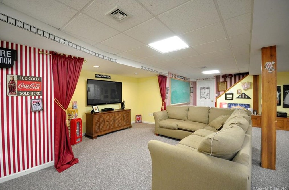 48 Andrew Dr, Collinsville CT  06019-5000 exterior