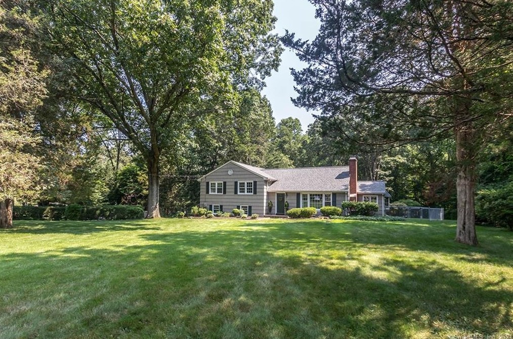 52 Blueberry Hill Rd, Weston, CT 06883 exterior