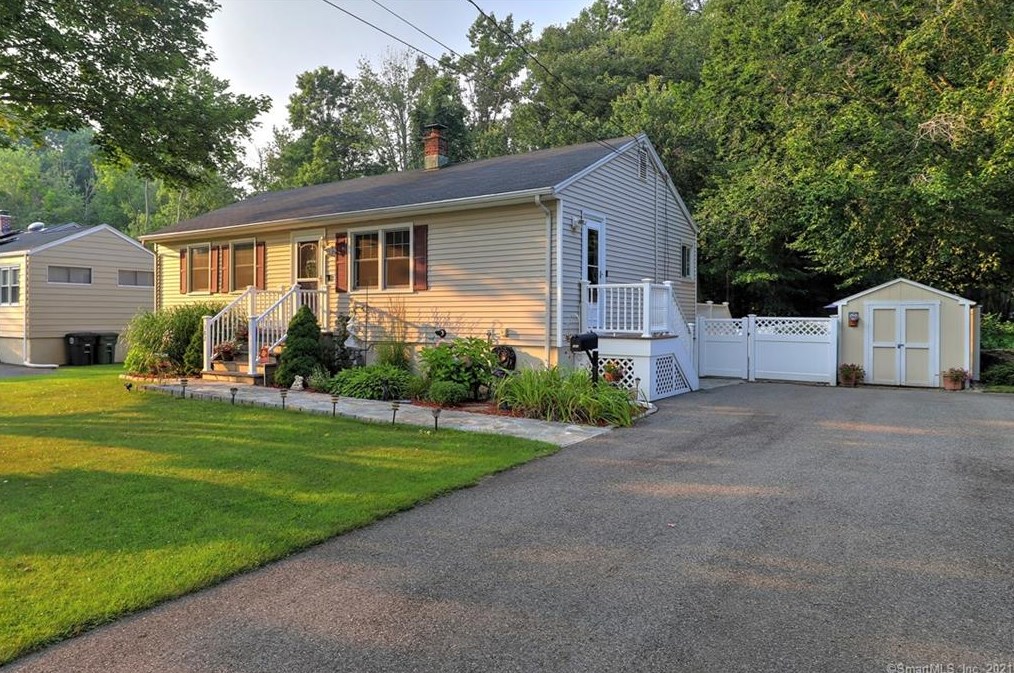382 Pond Point Ave, Milford, CT 06460