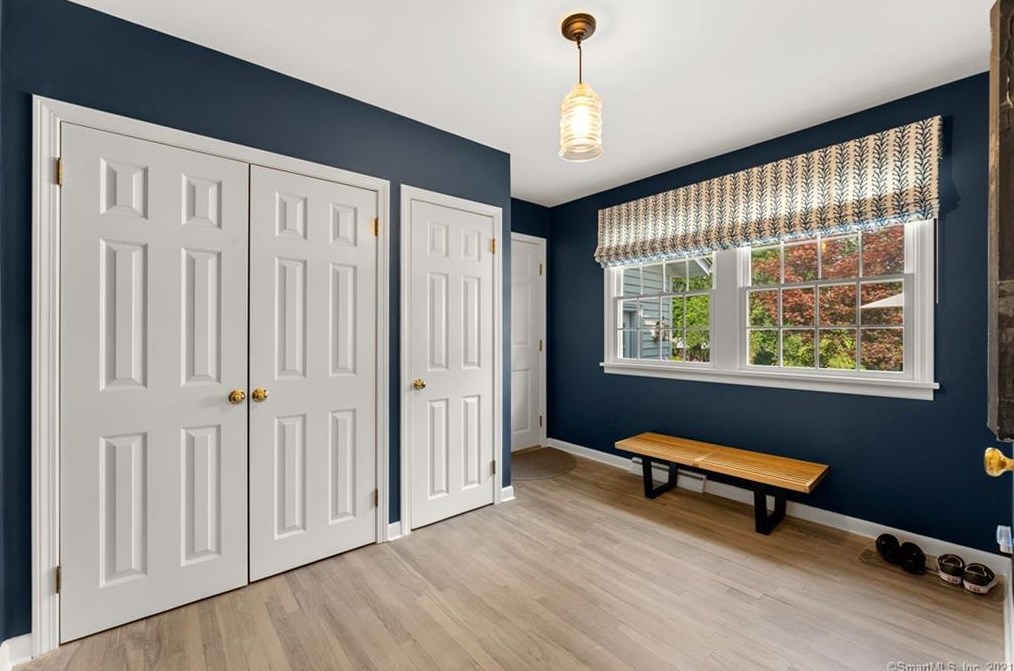 18 Northrup St, Bridgewater CT  06752-1607 exterior