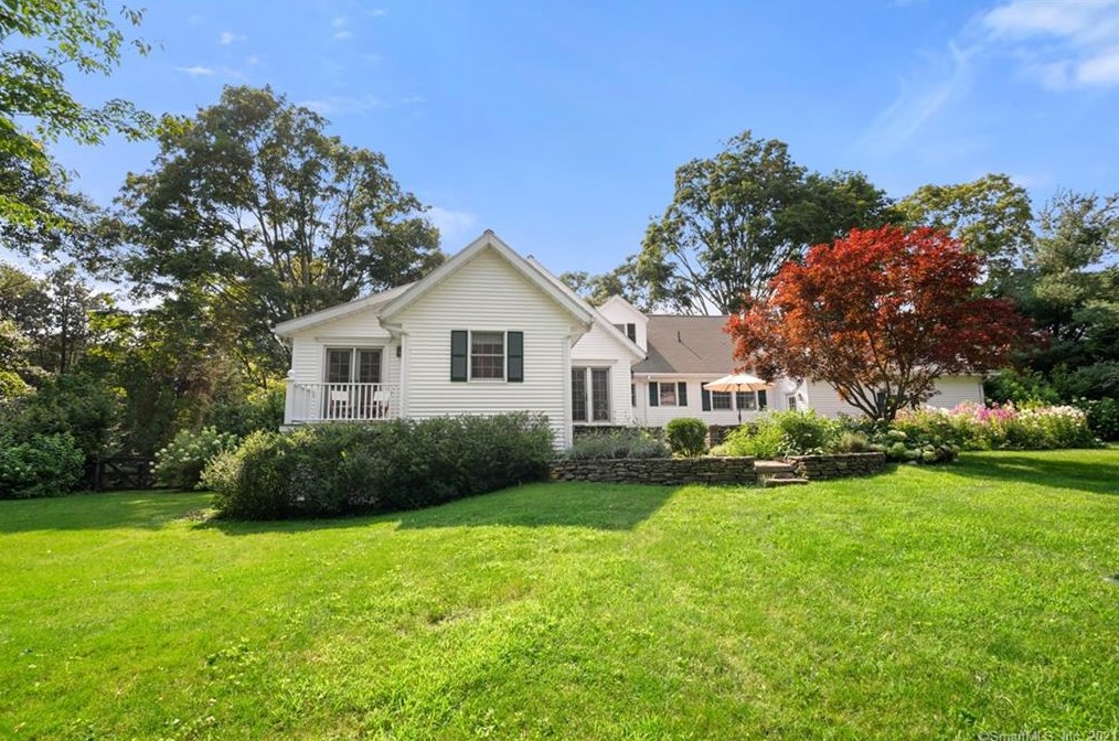 18 Northrup St, Bridgewater CT  06752-1607 exterior
