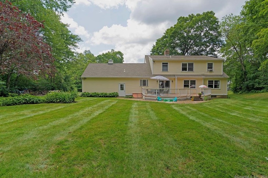 32 Lynnrich Dr W, Litchfield, CT 06787