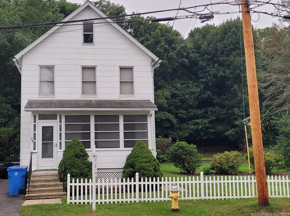 28 Wakelee Ave, Huntington, CT 06484