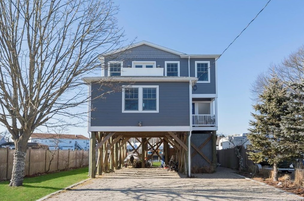 34 Roseleah Dr, Mystic, CT 06355