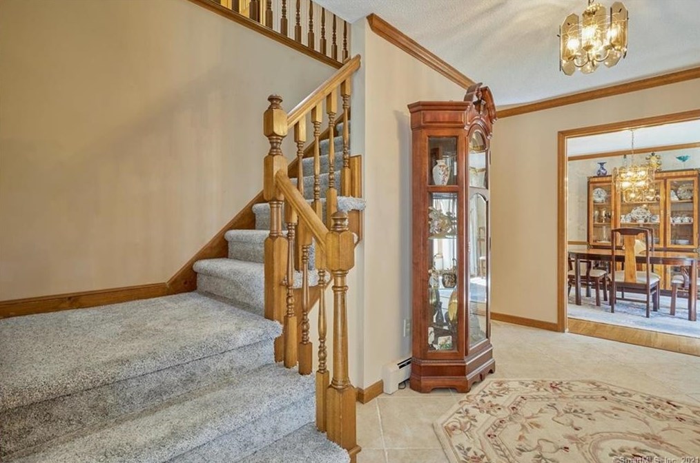 3 Hickory Ln, Danbury, CT 06812-3213