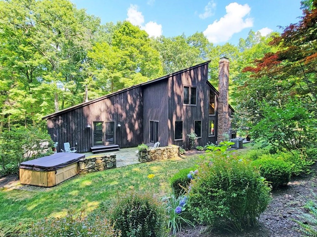 19 Packer Brook Rd, West Redding, CT 06896-2121
