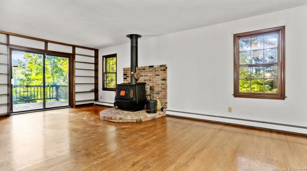 3 College Park Dr, Danbury, CT 06811