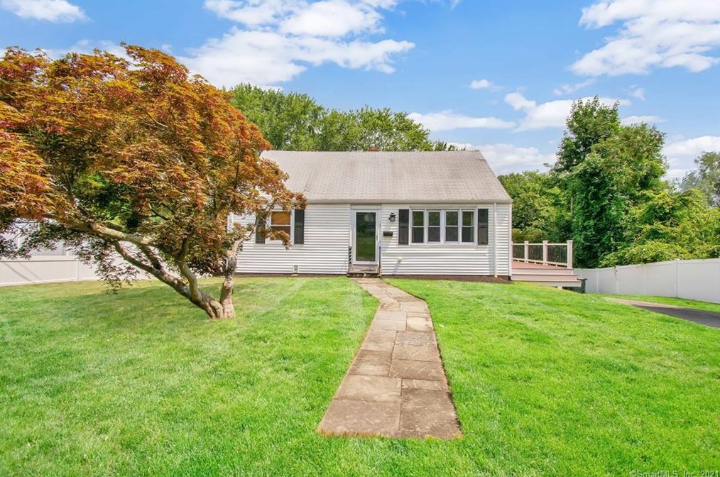 19 Spring Ln, Milford, CT 06460