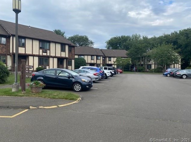 346 Foxwood Ln #346, Milford, CT 06461