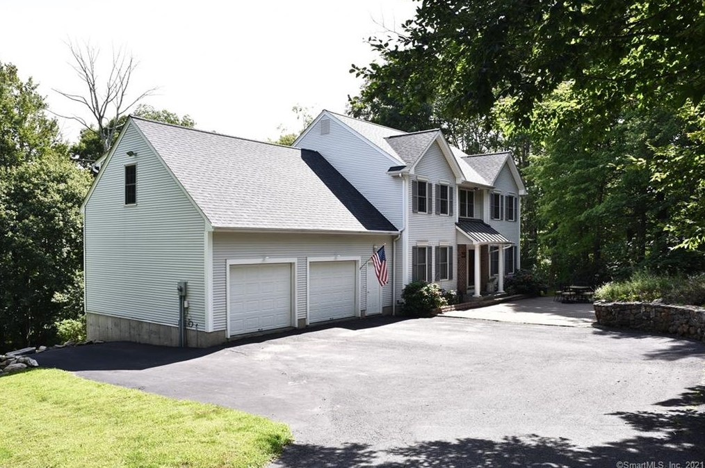 62 Laurel Woods Rd, Woodbury, CT 06798