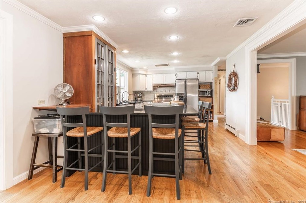 861 Grassy Hill Rd, Orange CT  06477-1605 exterior