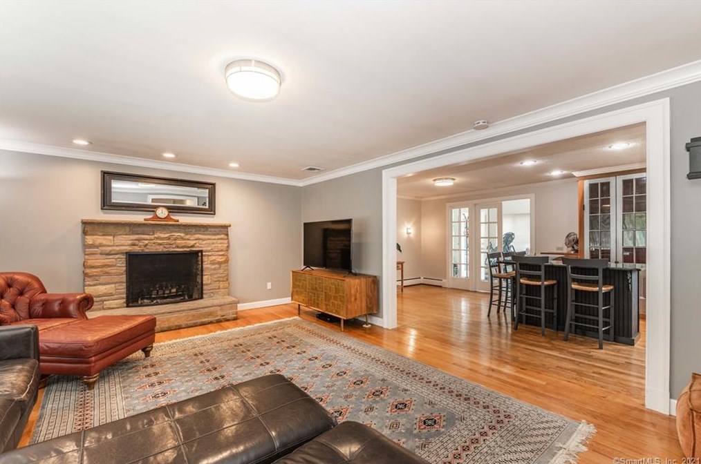 861 Grassy Hill Rd, Orange CT  06477-1605 exterior