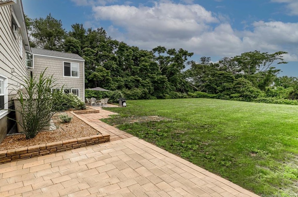861 Grassy Hill Rd, Orange, CT 06477 exterior