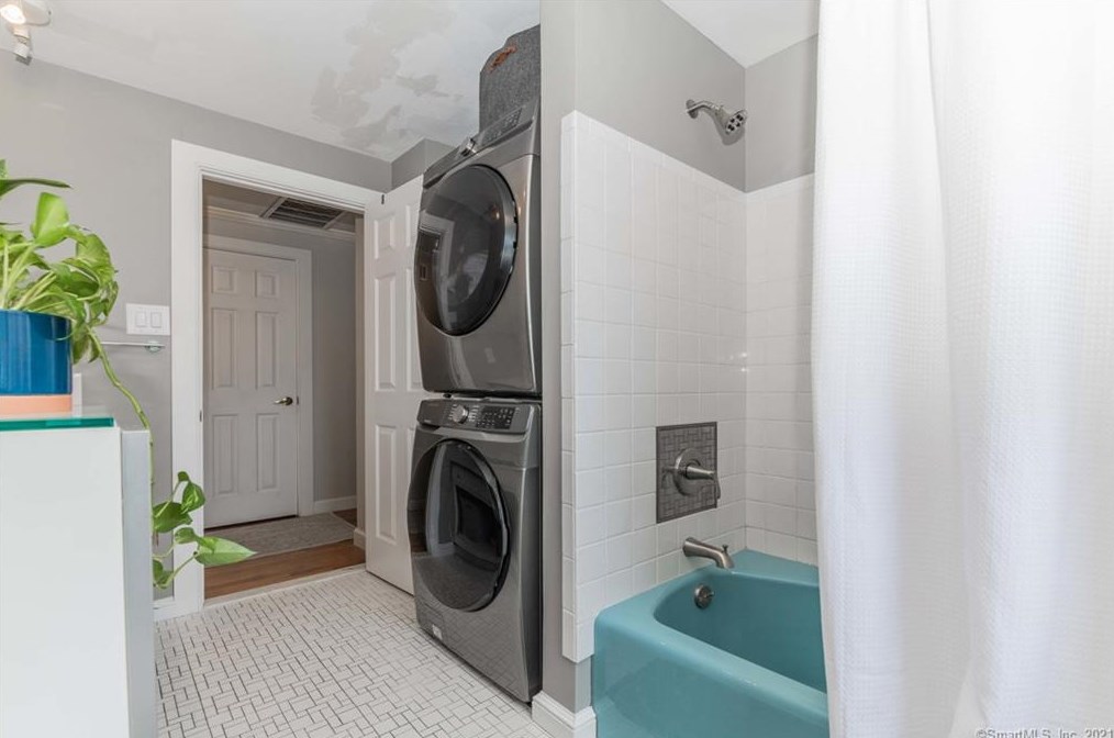 861 Grassy Hill Rd, Orange CT  06477-1605 exterior